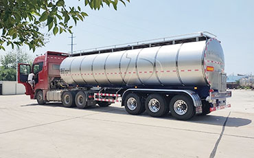 河北石家莊大型乳企引進(jìn)天潤(rùn)新東鮮奶運(yùn)輸車(chē)