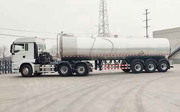 天潤(rùn)新東鮮奶運(yùn)輸車：科技保鮮，安全送達(dá)